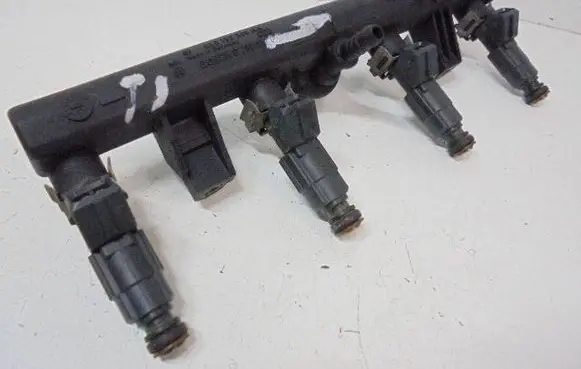 Volkswagen Polo III 6N 6N2 6NF Fuel injector 030906031J