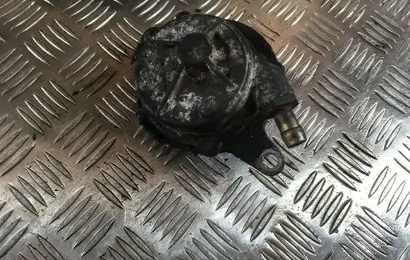 Opel Omega B2 Vacuum pump