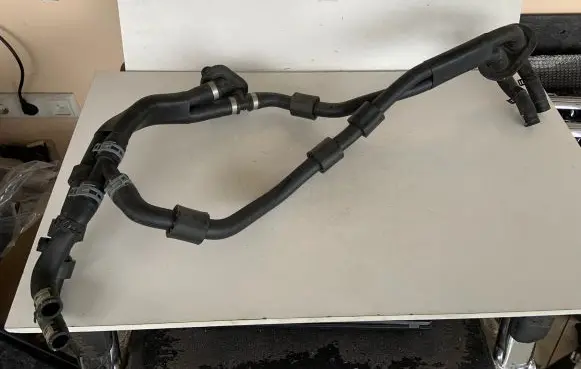 Audi Q7 4M Engine coolant pipe/hose 4M1819350