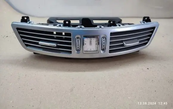 Mercedes-Benz S W221 Dash center air vent grill A2218300954