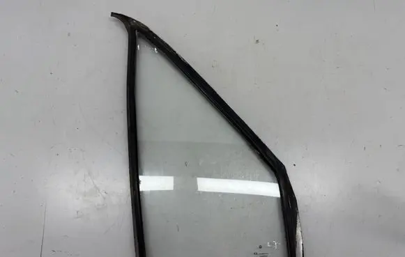 Volkswagen II LT Front door vent window glass four-door 43R000042