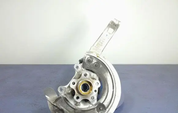 BMW X5 E53 Front wheel hub spindle knuckle 6876656