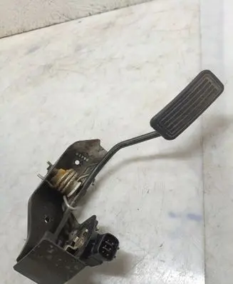 Toyota Avensis T250 Accelerator throttle pedal B5415