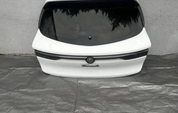 Alfa Romeo Tonale Truck tailgate 