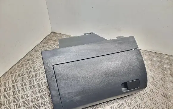Volkswagen Cross Polo Glove box 6r1857097