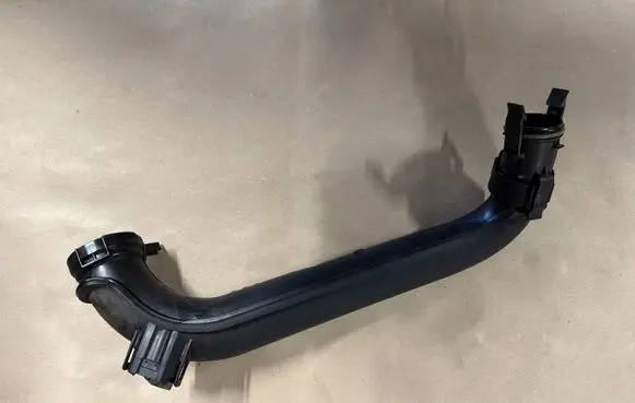 Volkswagen Caddy Intercooler hose/pipe 04E145673B 04E145673E