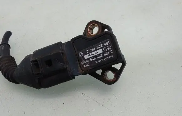 Volkswagen Golf V Air pressure sensor 038906051C
