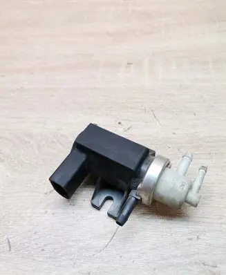 Volkswagen PASSAT B5.5 Vacuum valve 1J0906627A