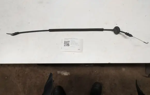Volkswagen Touran I Front door cable line 1T0837086A