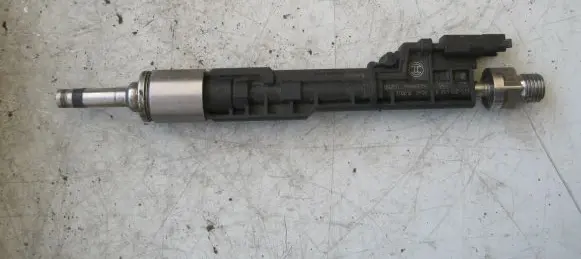 BMW X5 F15 Fuel injector 7639994