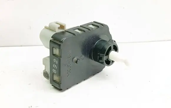 Toyota Avensis T270 Headlight level adjustment motor 