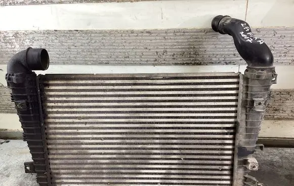 Opel Zafira B Intercooler radiator 13171435