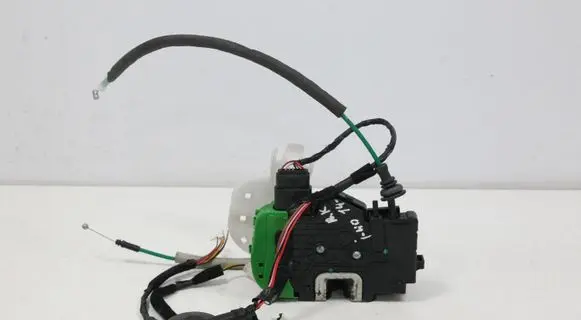 Hyundai i40 Front door lock 813103Z030 A045035