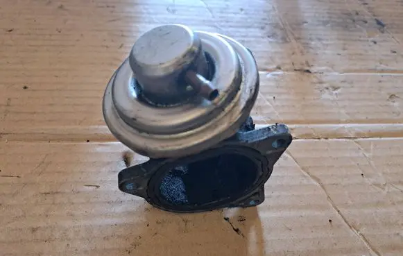 Audi A4 S4 B6 8E 8H EGR valve 038131501AN 052700070