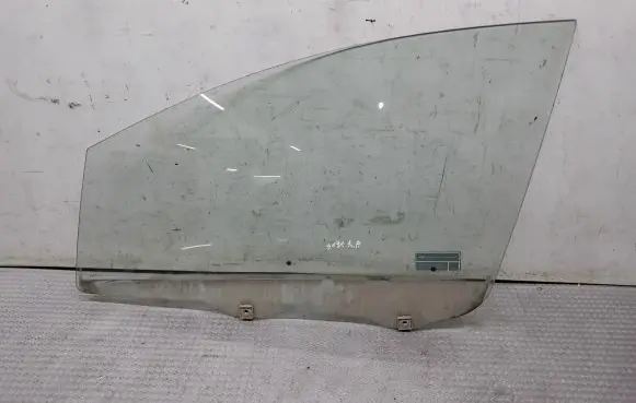 Mitsubishi Grandis Front door window glass four-door