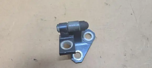 Volkswagen PASSAT B6 Front door upper hinge 3C0831401D