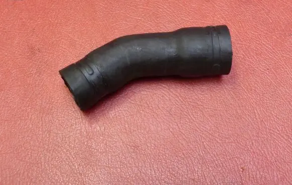 Nissan X-Trail T30 Engine coolant pipe/hose
