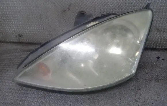 Ford Focus Headlight/headlamp 2M5113W030BF
