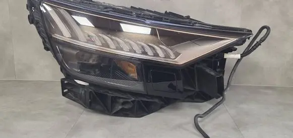 Audi Q8 Headlight/headlamp 4M8941036B 250823013800