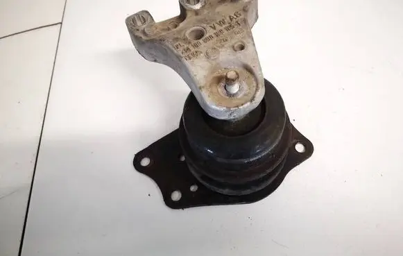 Engine mount bracket