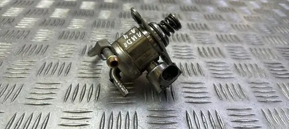 Audi A4 S4 B9 8W Fuel injection high pressure pump 04E127025D 0261520573