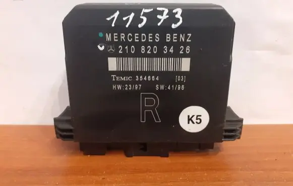 Mercedes-Benz E W210 Door control unit/module 2108203426 11573