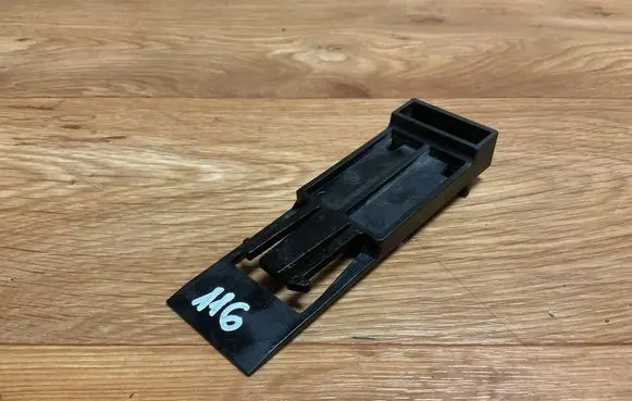 BMW 5 E60 E61 Radiator mount bracket 7788324