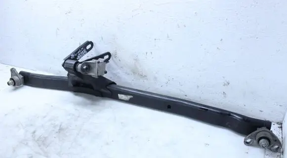 Volvo XC90 Engine mounting bracket 8666204