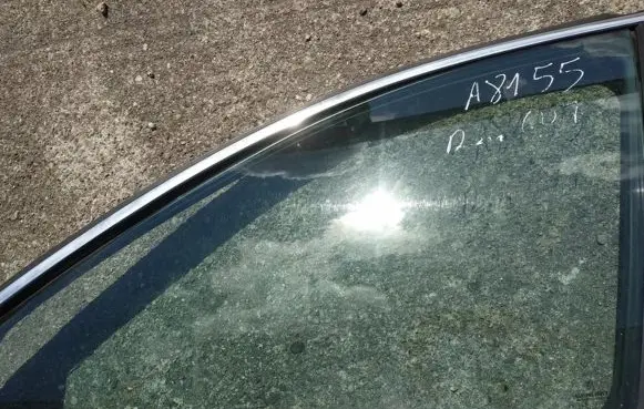 Peugeot 607 Front door window glass four-door viengubas