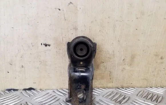Toyota RAV 4 (XA30) Radiator mount bracket