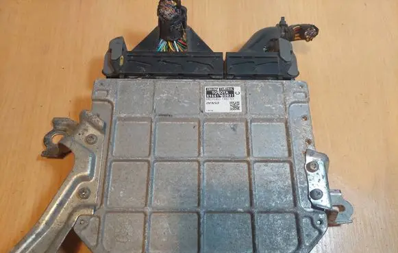 Toyota Yaris Engine control unit/module ECU 89661-0DB31 MB275400-1860
