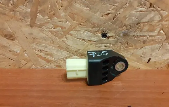 Lexus CT 200H Airbag deployment crash/impact sensor 8983175020 735