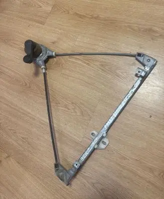 Volkswagen PASSAT Front door manual window regulator 