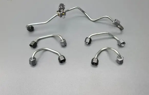 Jaguar XF X250 Fuel injector supply line/pipe 