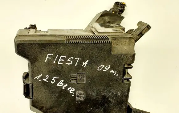Ford Fiesta Fuse box set 8V5114A075CA 7154953530