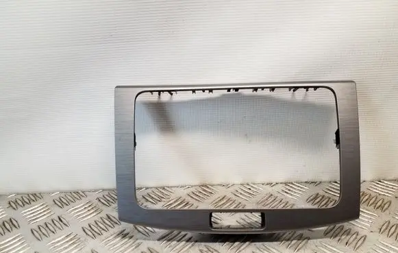 Radio/GPS head unit trim