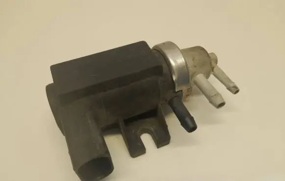 Volkswagen Golf IV Turbo solenoid valve 1j0906627b