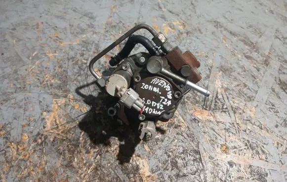 Toyota Avensis T270 Fuel injection high pressure pump 221000R040