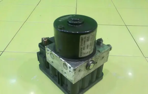 Volvo C30 ABS Pump 4N512C405GC