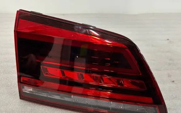 Volkswagen Golf Sportsvan Tailgate rear/tail lights 510945093N