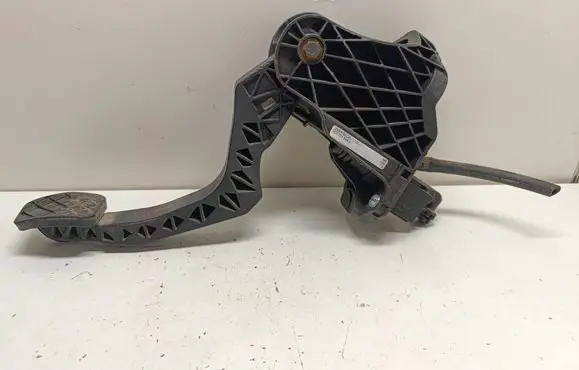 Volkswagen PASSAT B6 Clutch pedal 3C1721059N