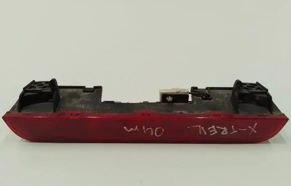 Nissan X-Trail T30 Third/center stoplight P1842
