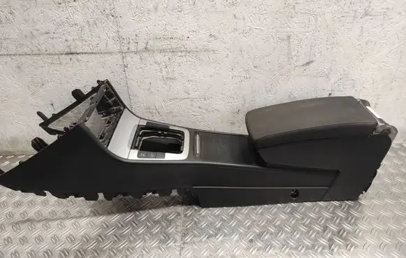 Volkswagen PASSAT B6 Center console 3C2863241AN