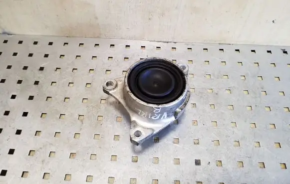 Honda CR-V Engine mount bracket