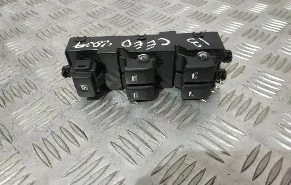 KIA Ceed Electric window control switch 93570A2000