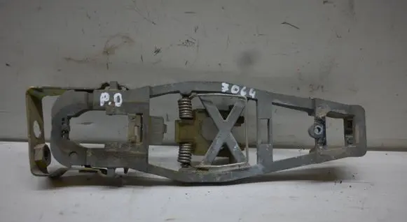 Volkswagen Touran I Front door exterior handle/bracket 1T0837886