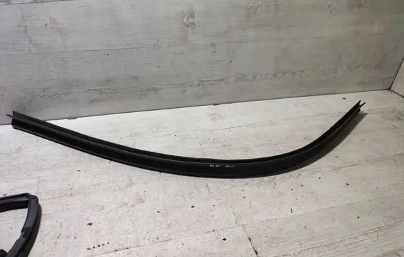 Lexus RC Rubber seal front coupe door 