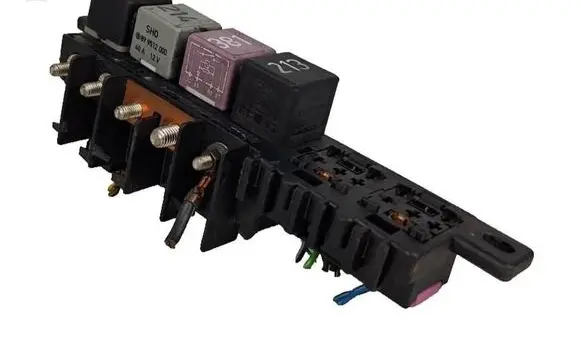Volkswagen PASSAT B5 Fuse box set 8L0941822A