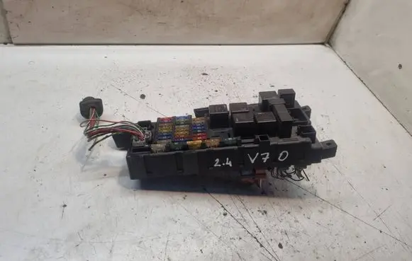 Volvo V70 Fuse module 8637841 518717004 020131100524