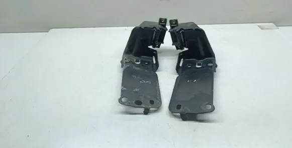 BMW X1 E84 Radiator mount bracket 7117812 7117811